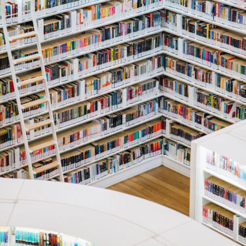 Las librerías españolas empiezan a vender coches compactos